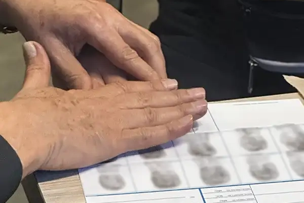 Toma de huellas tradicional con tinta
